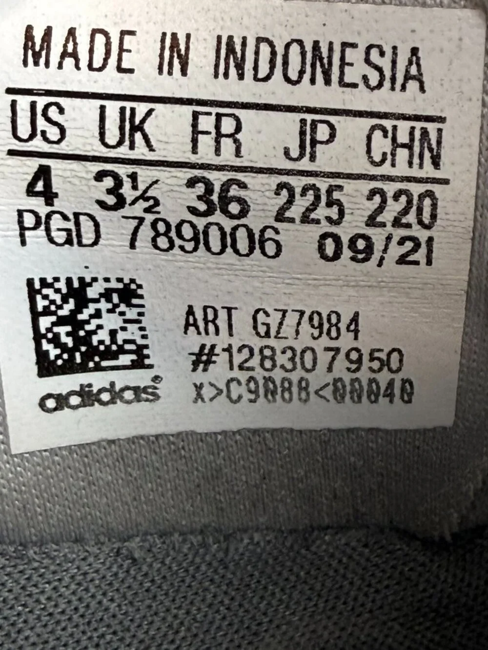 Boy's Size 4 Adidas Gray Speckled Athletic Sneakers Walking Shoes GZ7984 damage